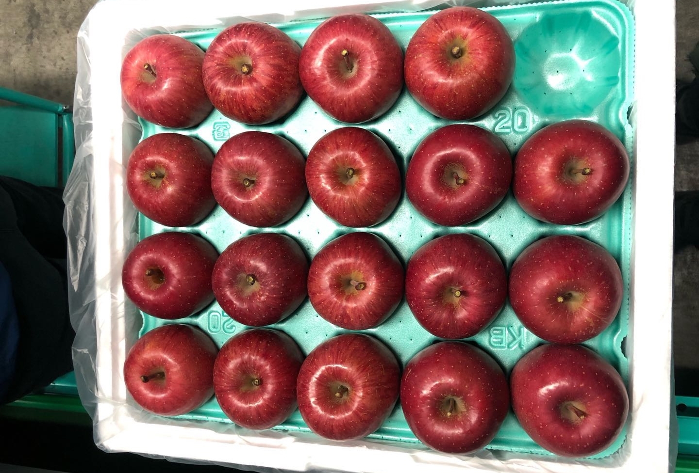 Japanese Sun Fuji Apples Selling for 60 Yuan Apiece in China Produce